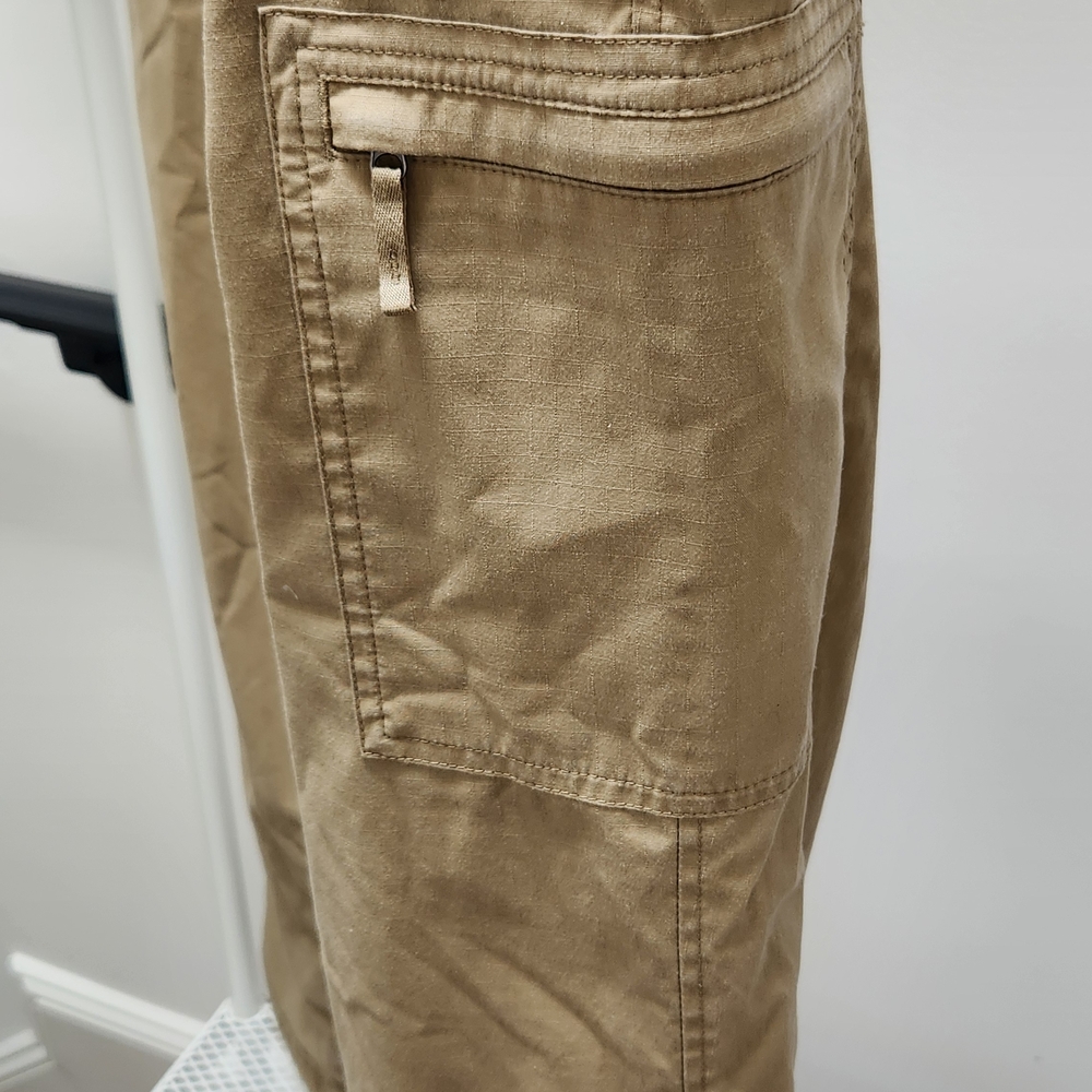 Uniqlo Men's Cargo Pants in Tan - Picture 4 of 10